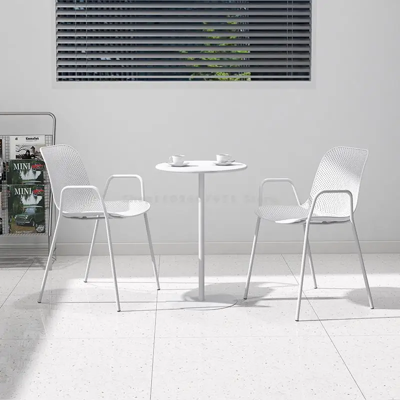 Уличный стол и стул, белый железный стул, балкон, набор из трех предметов, магазин чая с молоком, уличный стол и стул во внутреннем дворе Изображение 2